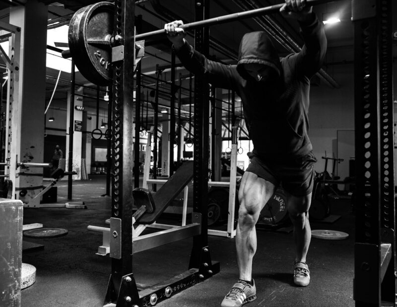a man is doing a pull up in a gym